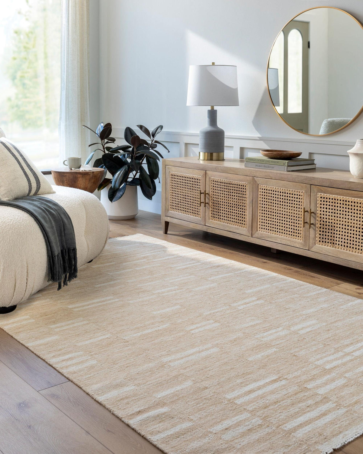 Living room with a rattan cabinet, table lamp and a cream patterned rug