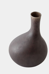 Obey Vase in Clay, close-up detail