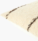 Elliot Accent Pillow GAET-002 in Ivory, corner detail