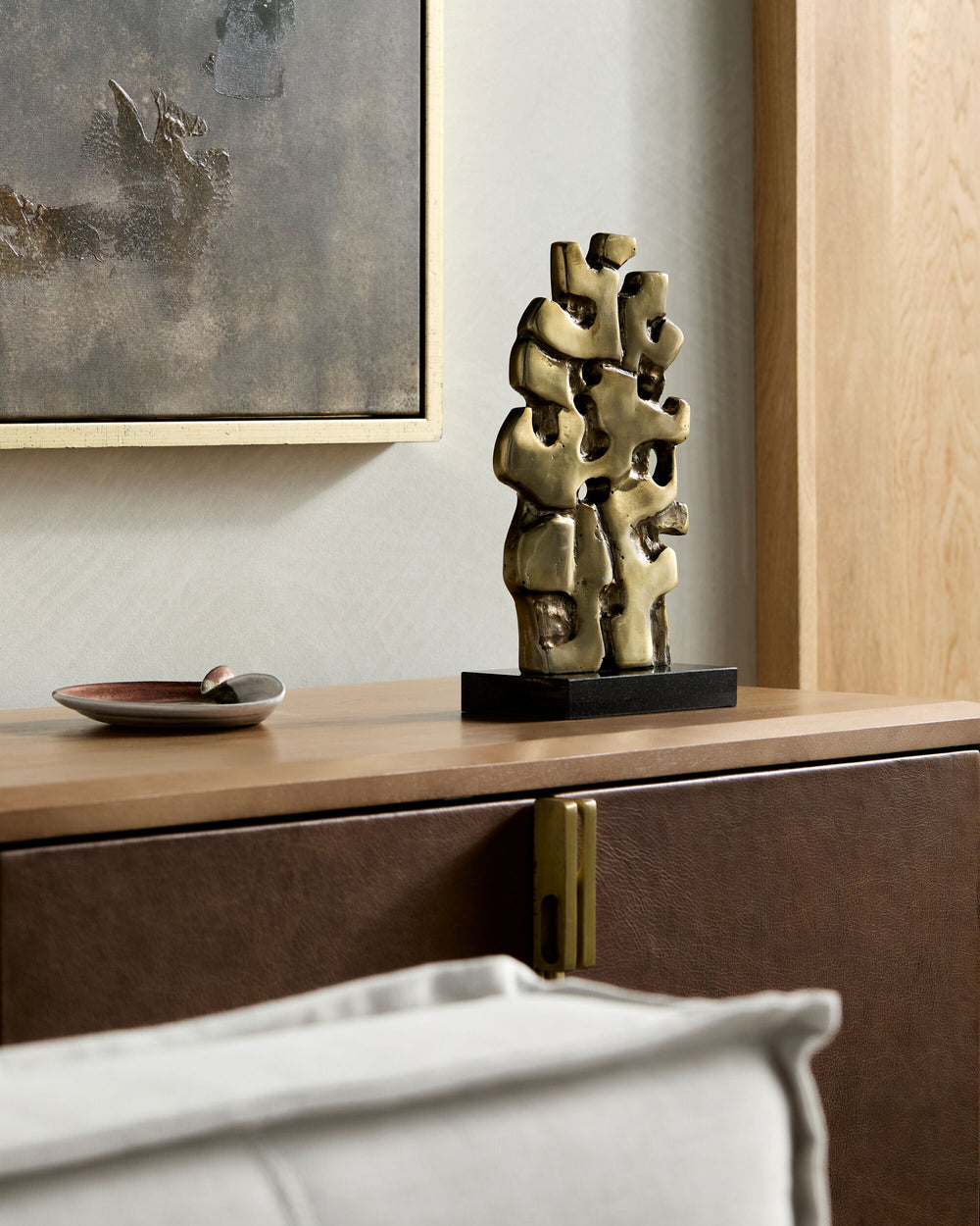 Vines Decorative Sculpture NVI-001 in Gold, styled in a room