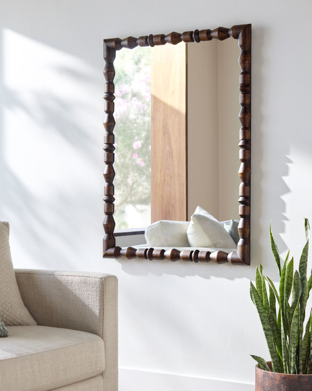 Elisaveta Accent Mirror SVET-002, styled in a room